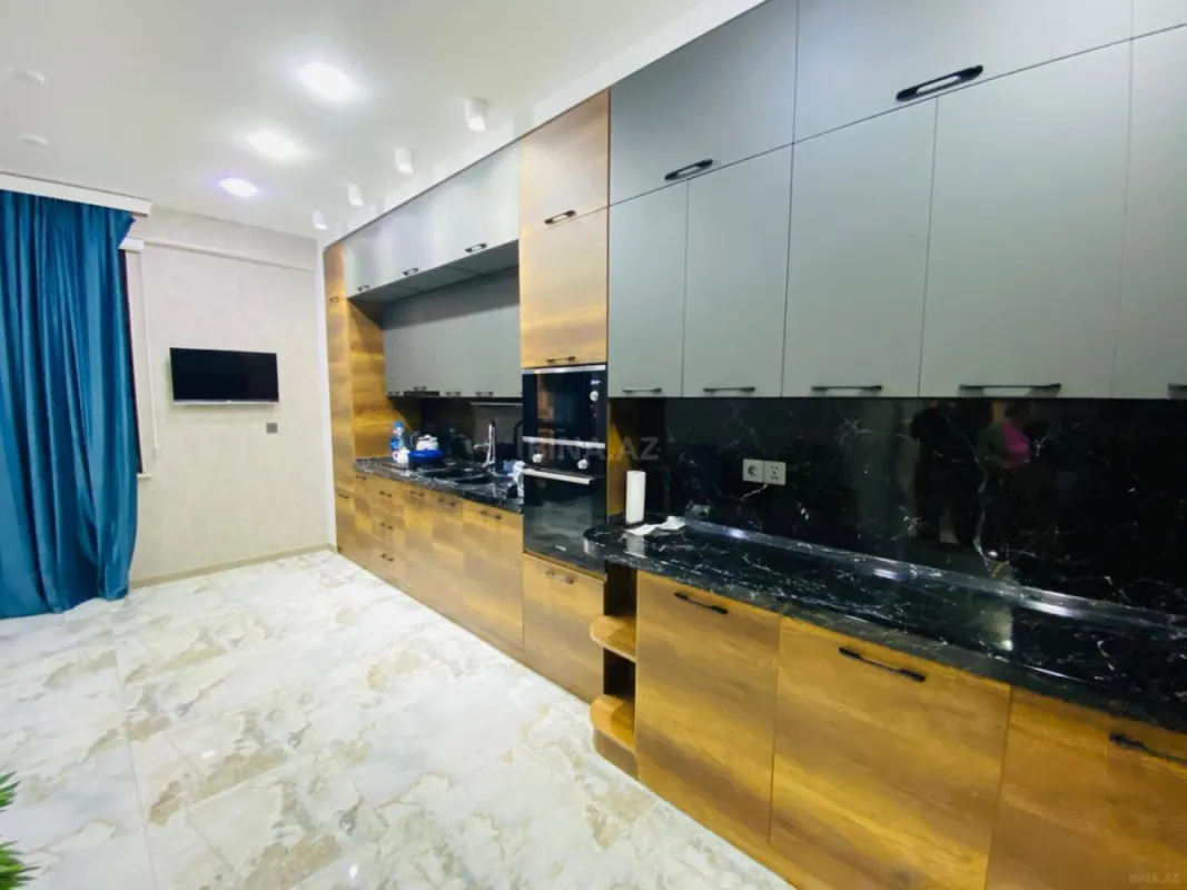 Satılır 4 otaqlı mənzil 240 m²