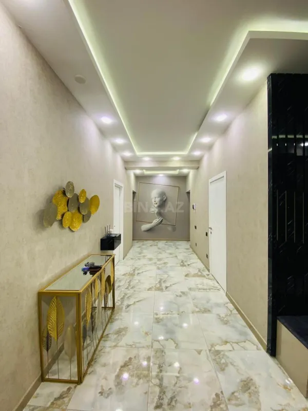 Satılır 4 otaqlı mənzil 240 m²