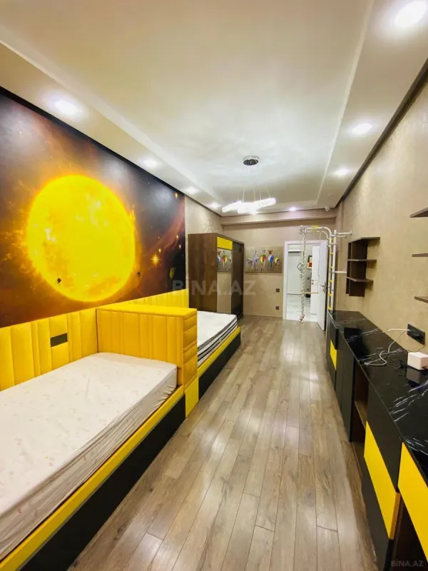 Satılır 4 otaqlı mənzil 240 m²