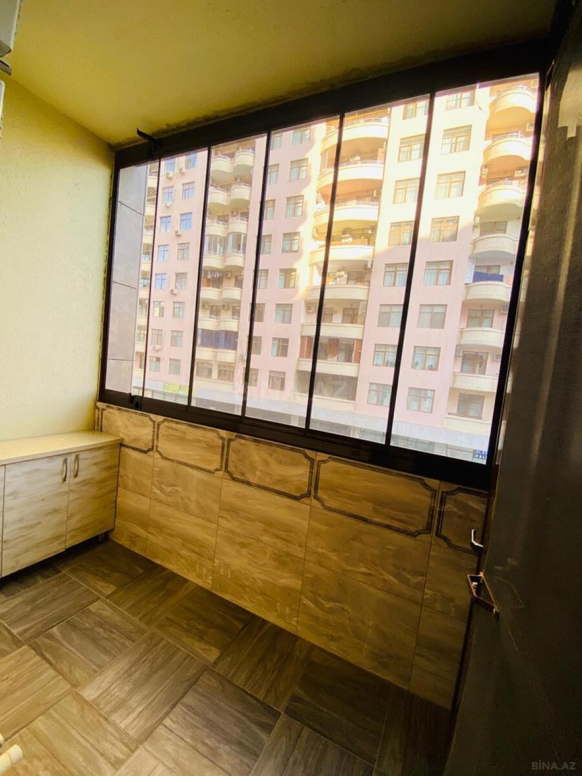 Satılır 4 otaqlı mənzil 240 m²