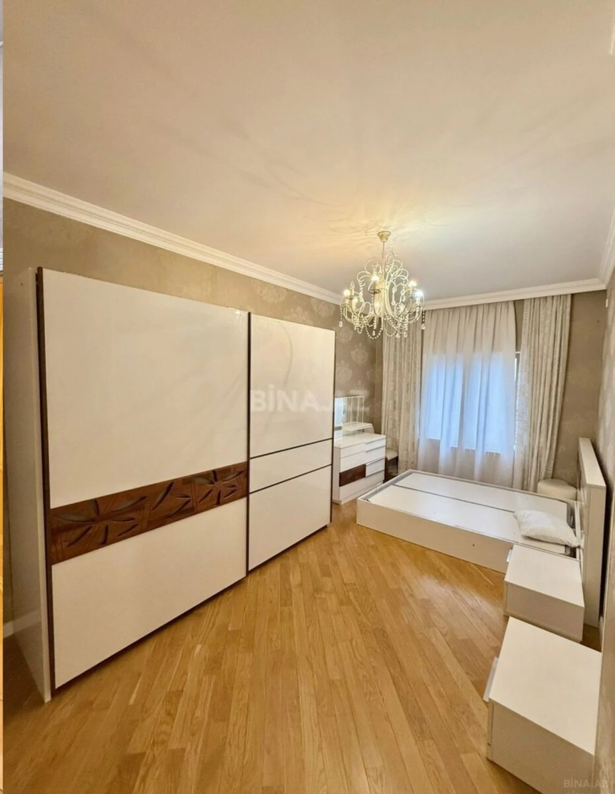 Kirayə verilir 4 otaqlı mənzil 185 m²