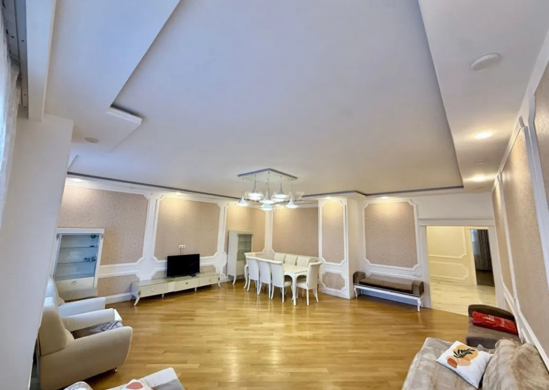 Kirayə verilir 4 otaqlı mənzil 185 m²
