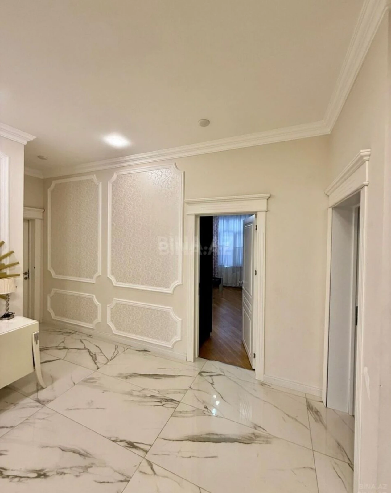 Kirayə verilir 4 otaqlı mənzil 185 m²
