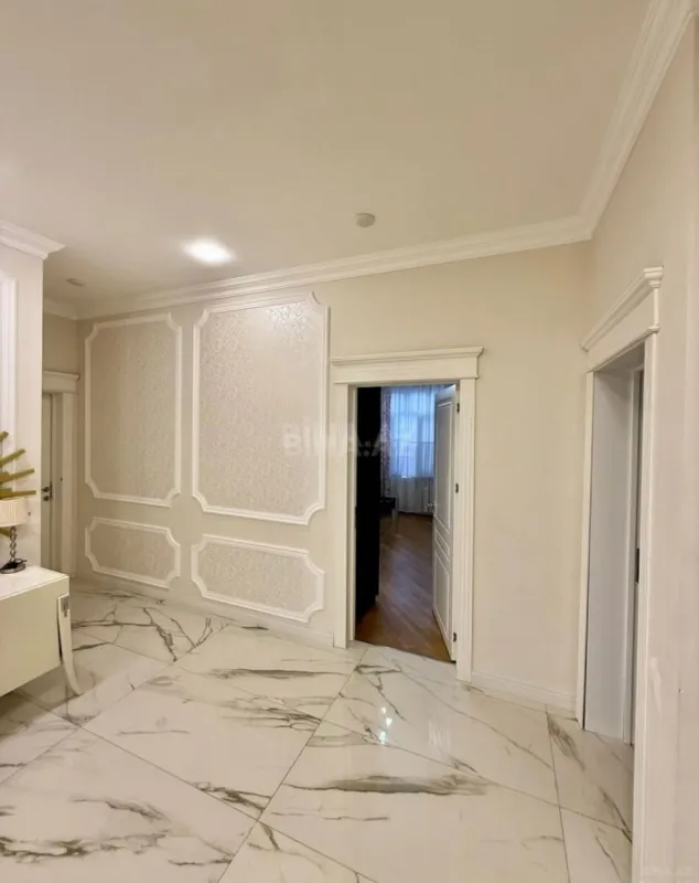 Kirayə verilir 4 otaqlı mənzil 185 m²