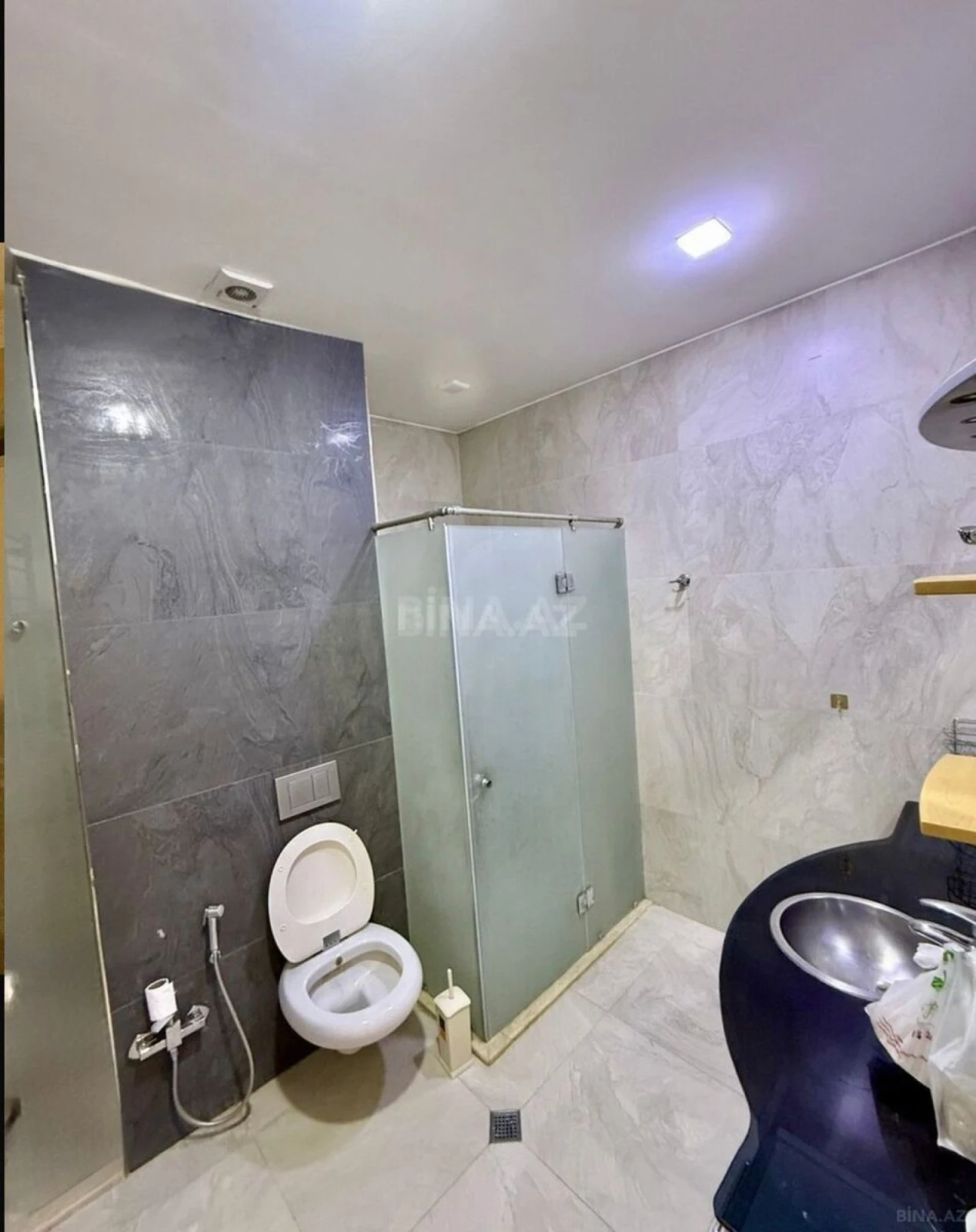 Kirayə verilir 4 otaqlı mənzil 185 m²