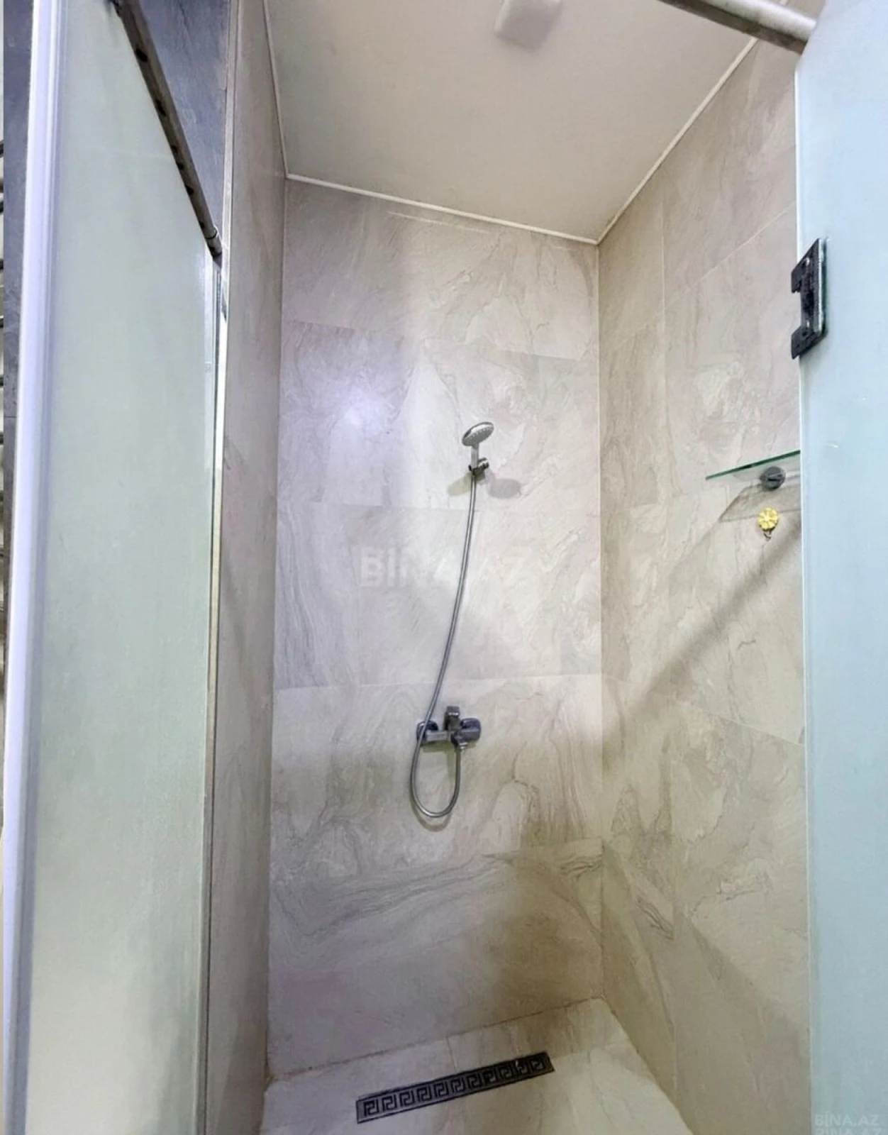 Kirayə verilir 4 otaqlı mənzil 185 m²