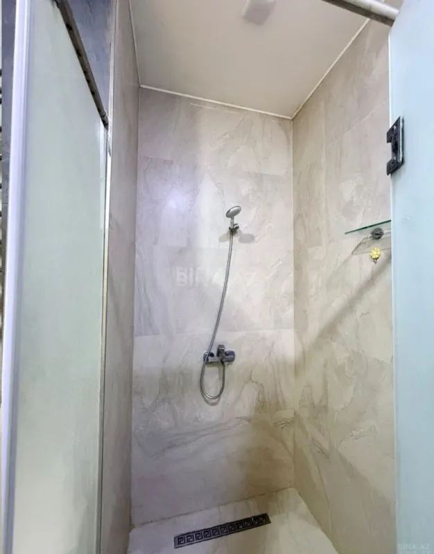 Kirayə verilir 4 otaqlı mənzil 185 m²