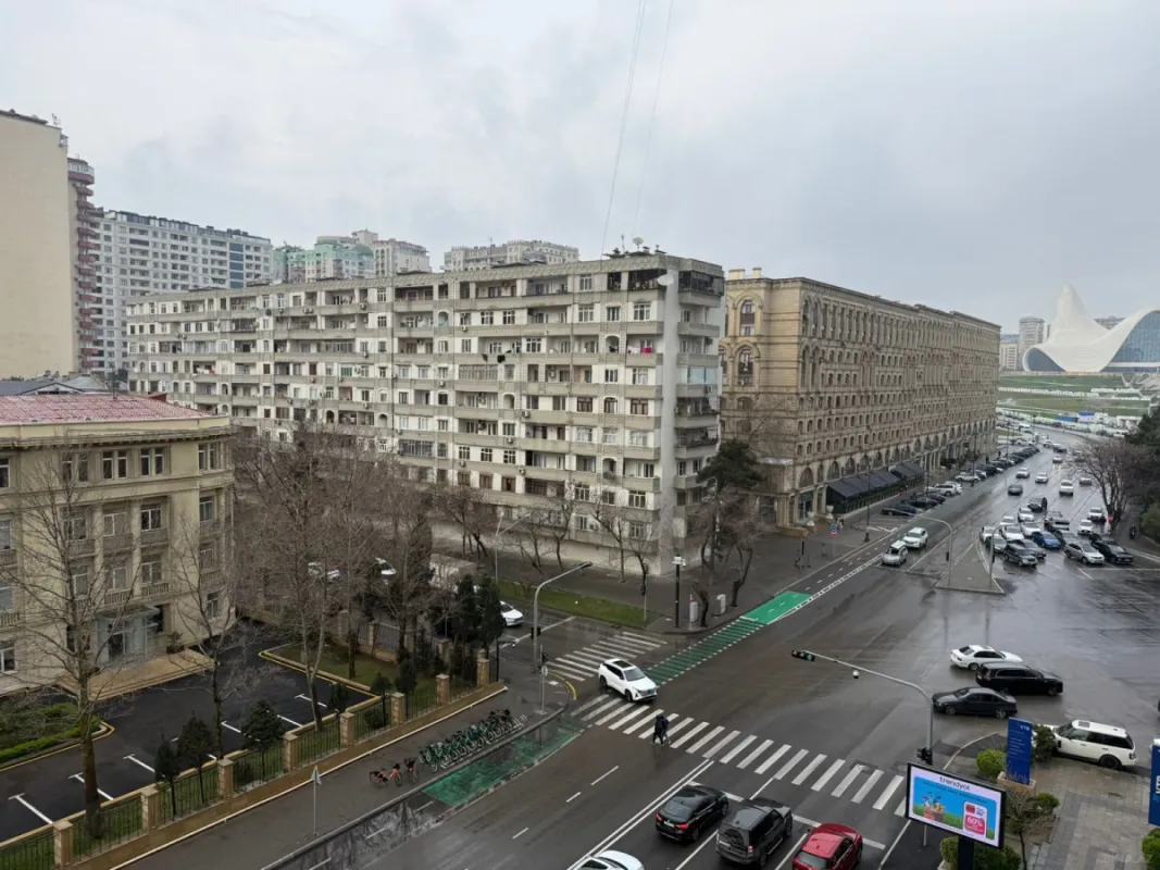 Kirayə verilir 4 otaqlı mənzil 185 m²