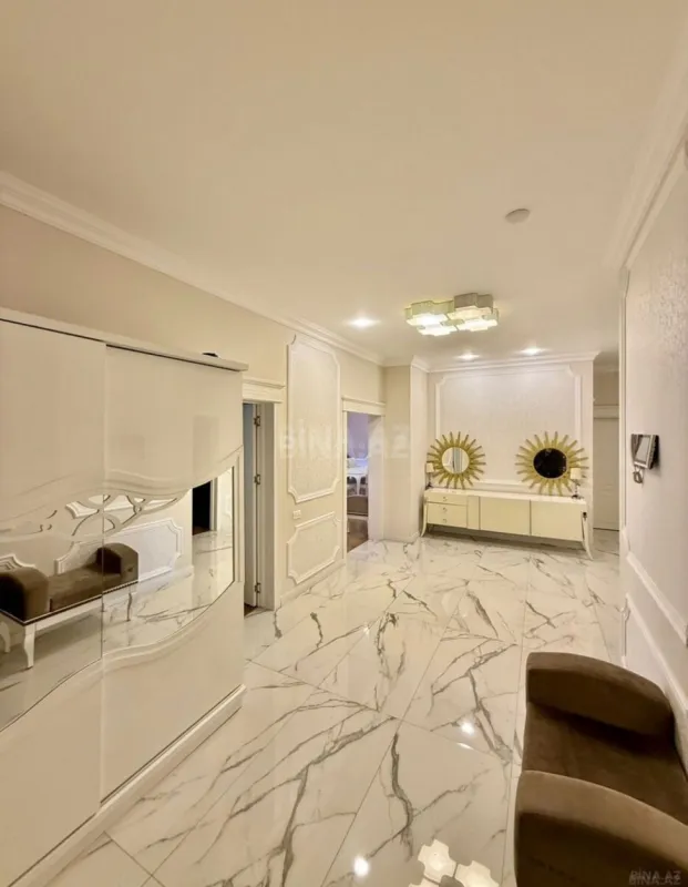 Kirayə verilir 4 otaqlı mənzil 185 m²