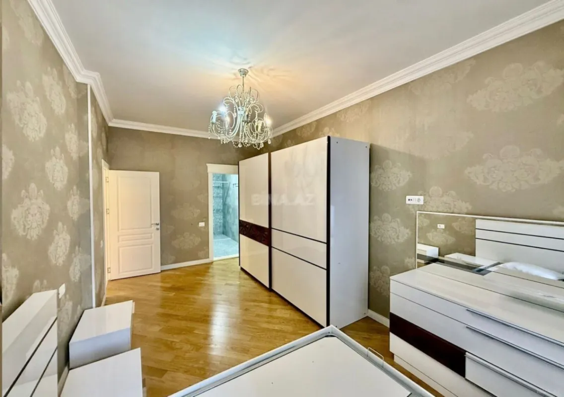 Kirayə verilir 4 otaqlı mənzil 185 m²