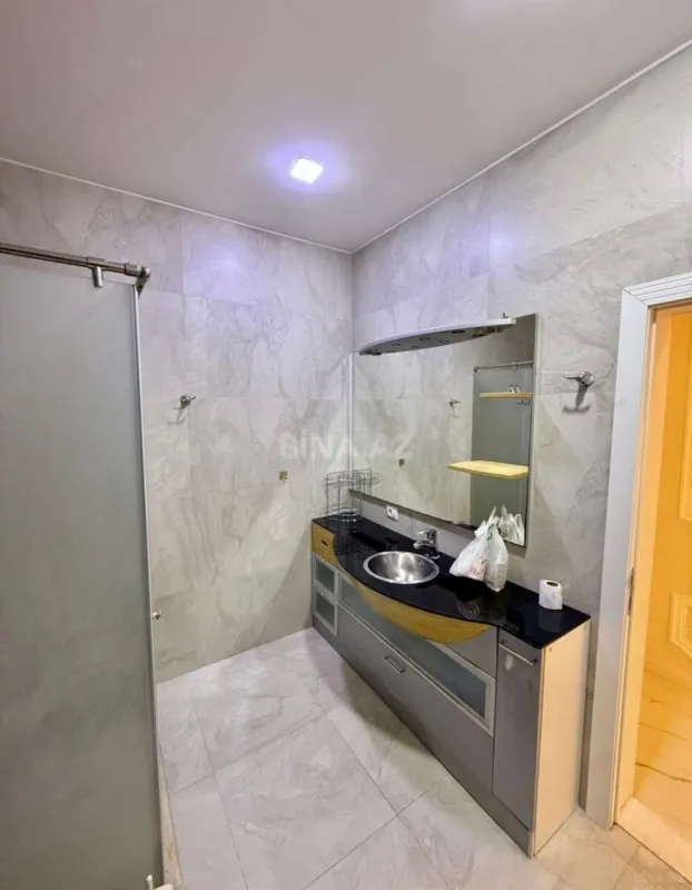 Kirayə verilir 4 otaqlı mənzil 185 m²