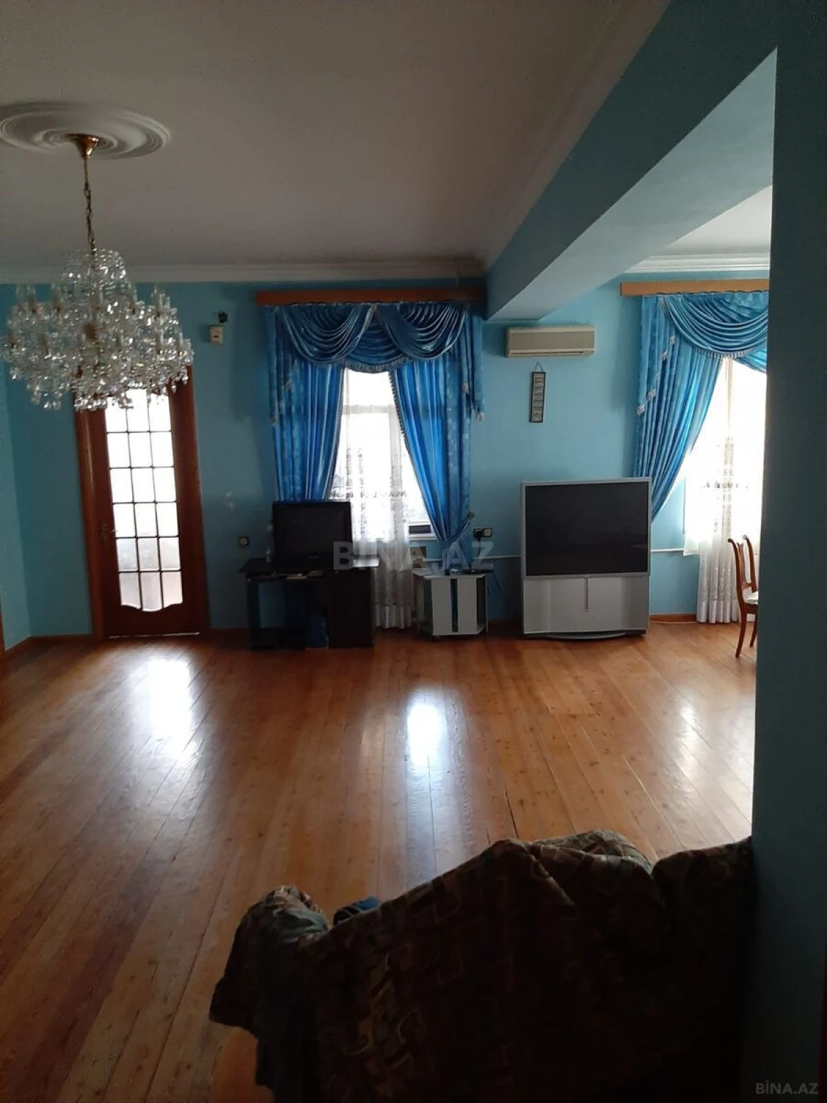Satılır 6 otaqlı həyət evi 540 m²