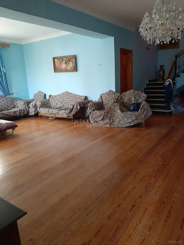 Satılır 6 otaqlı həyət evi 540 m²