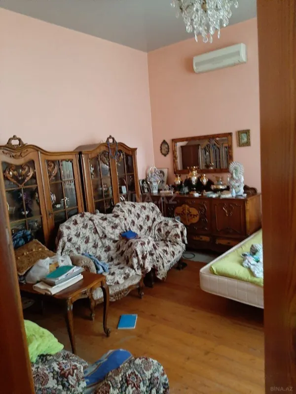 Satılır 6 otaqlı həyət evi 540 m²