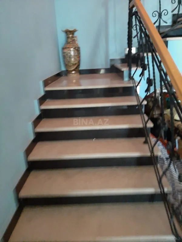 Satılır 6 otaqlı həyət evi 540 m²