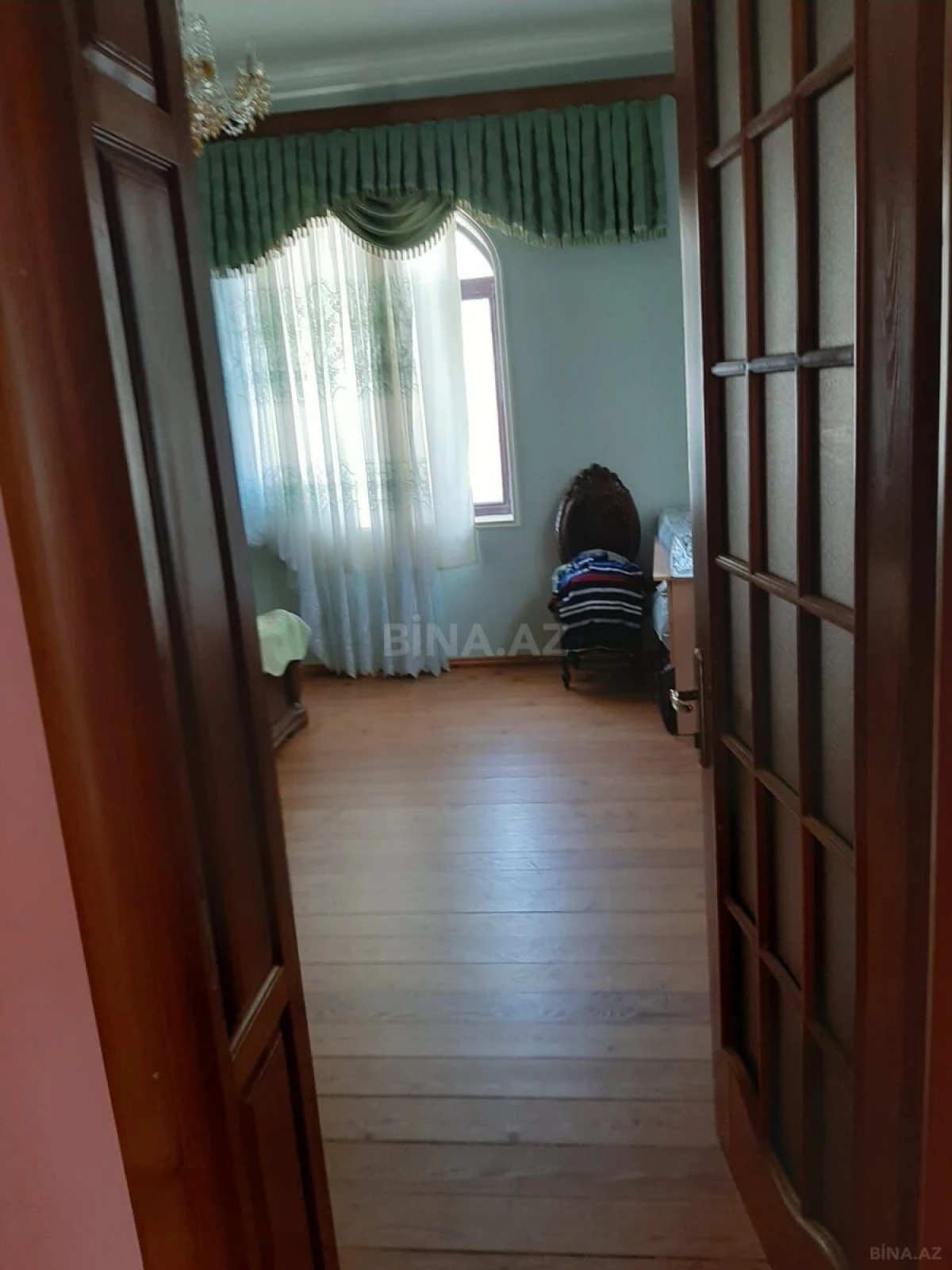 Satılır 6 otaqlı həyət evi 540 m²