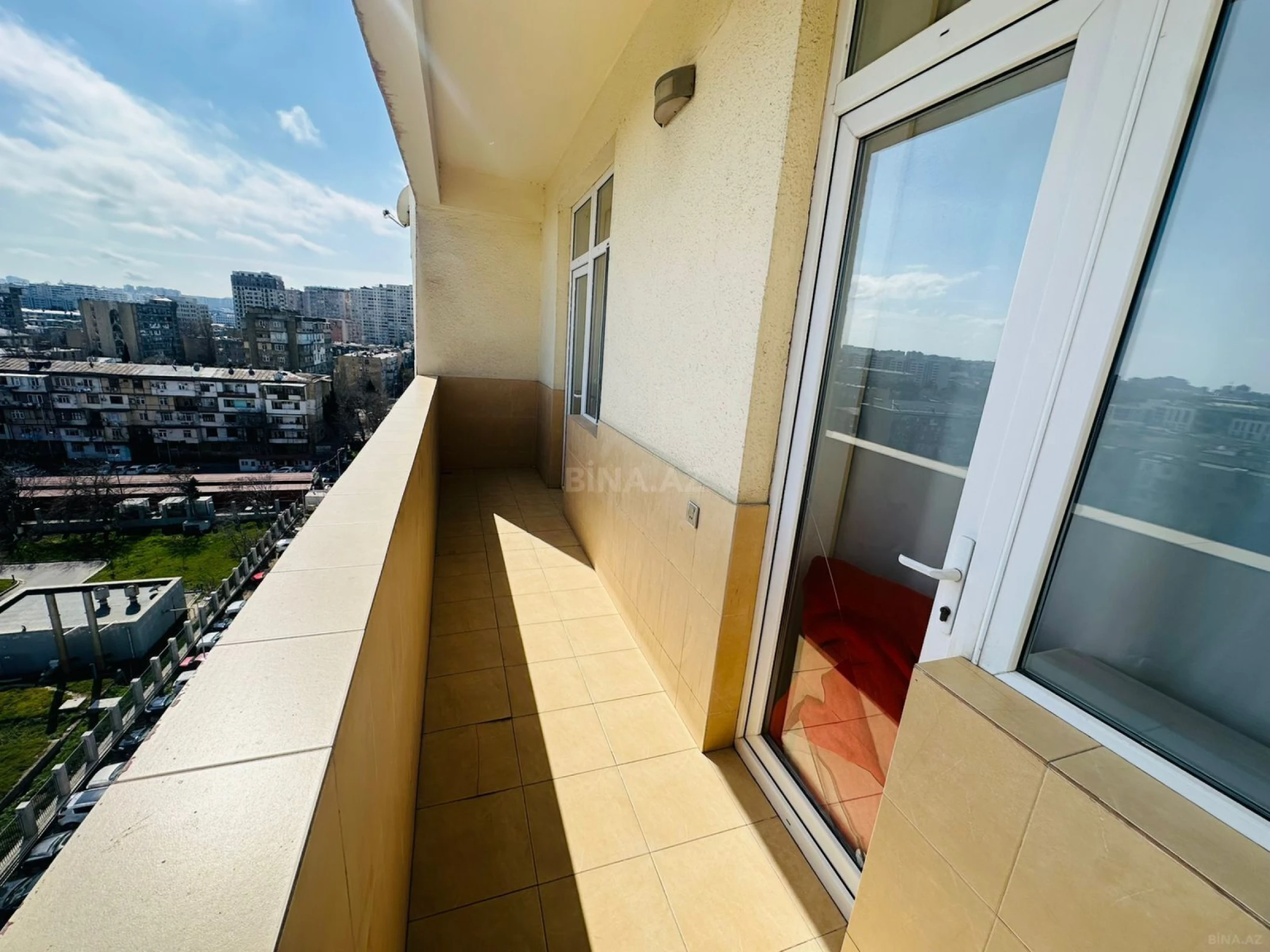 Satılır 3 otaqlı mənzil 115 m²