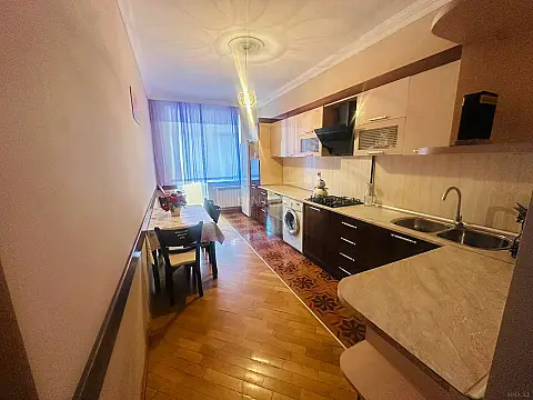Satılır 3 otaqlı mənzil 115 m²