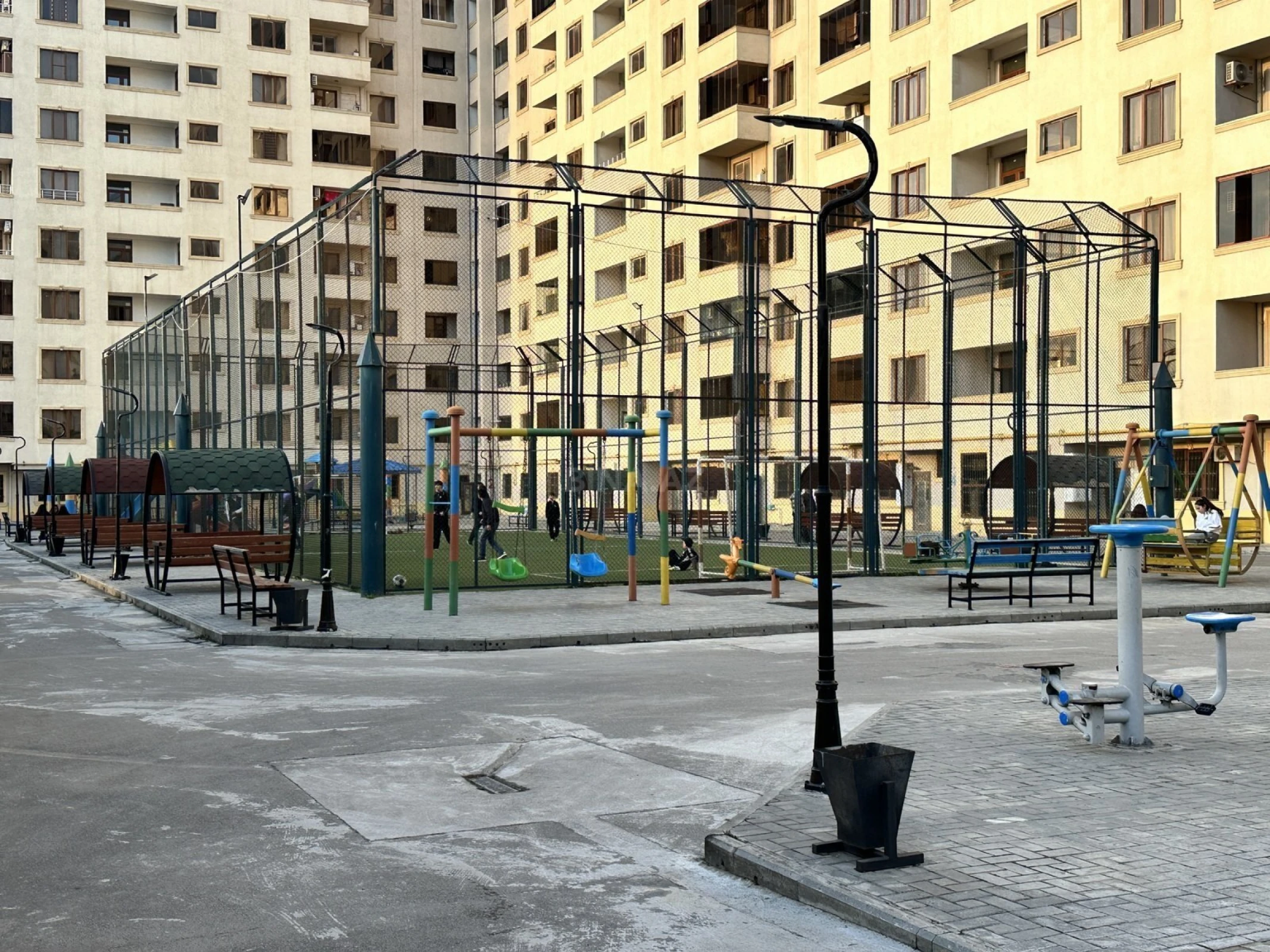 Satılır 2 otaqlı mənzil 93 m²