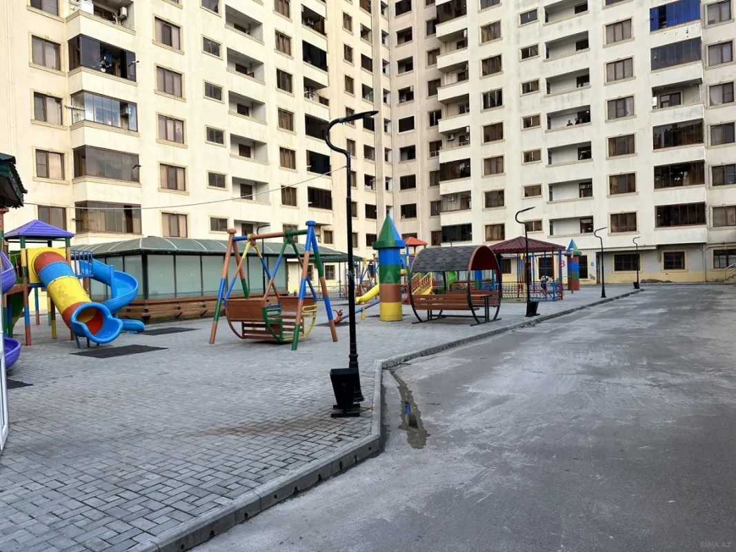 Satılır 2 otaqlı mənzil 93 m²