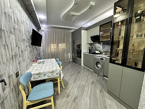 Satılır 2 otaqlı mənzil 93 m²