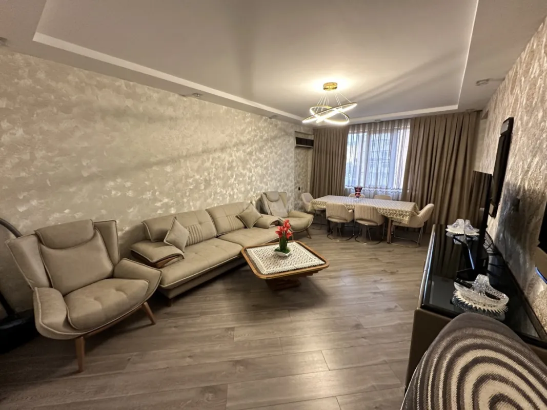 Satılır 2 otaqlı mənzil 93 m²