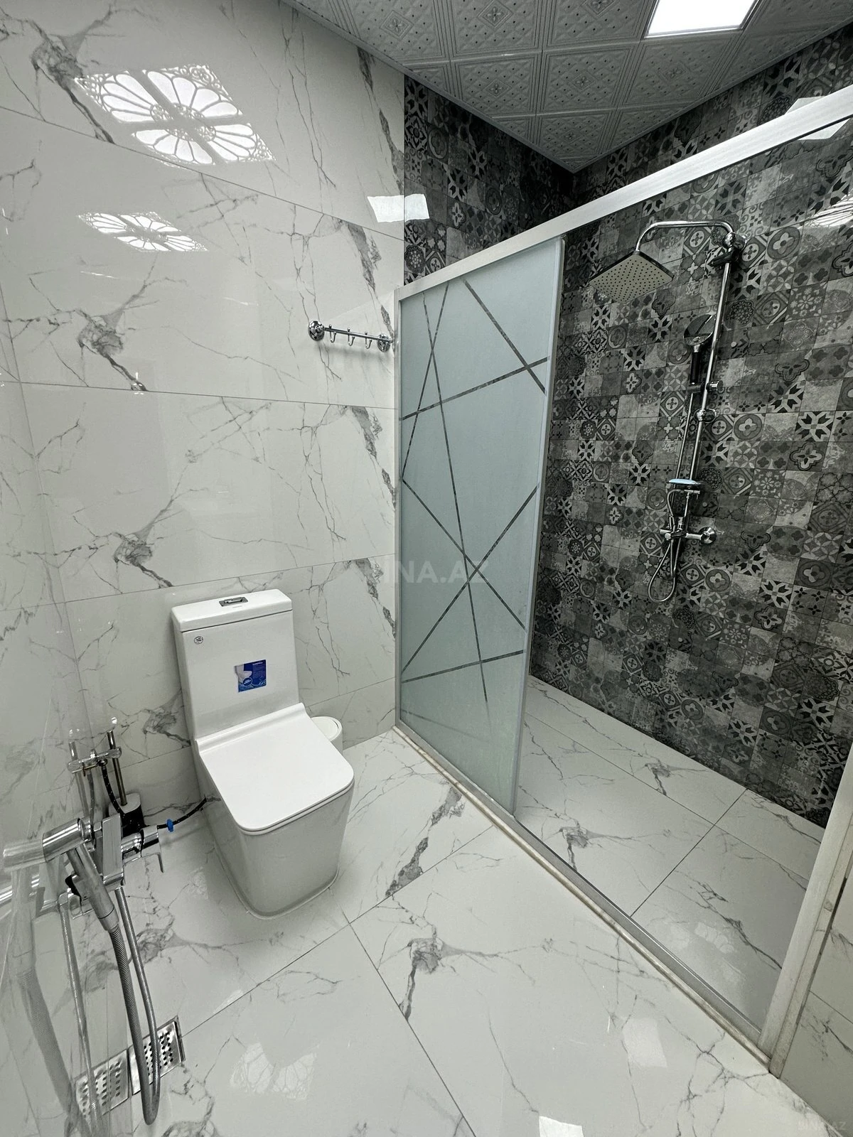 Satılır 2 otaqlı mənzil 93 m²