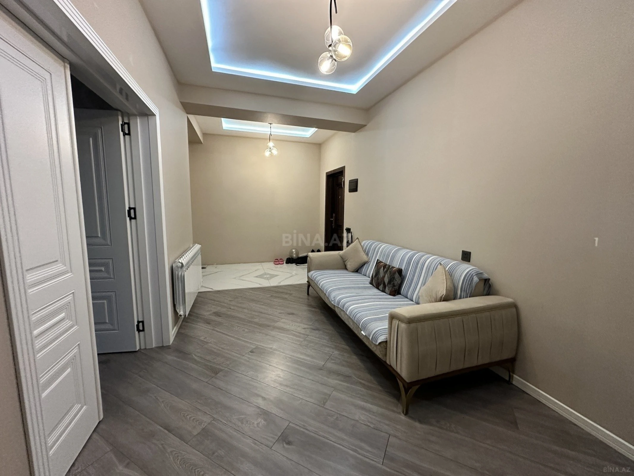 Satılır 2 otaqlı mənzil 93 m²