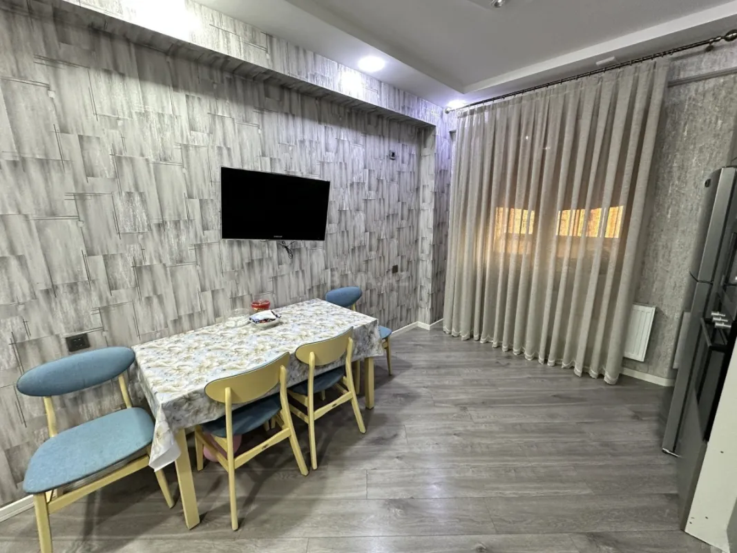 Satılır 2 otaqlı mənzil 93 m²