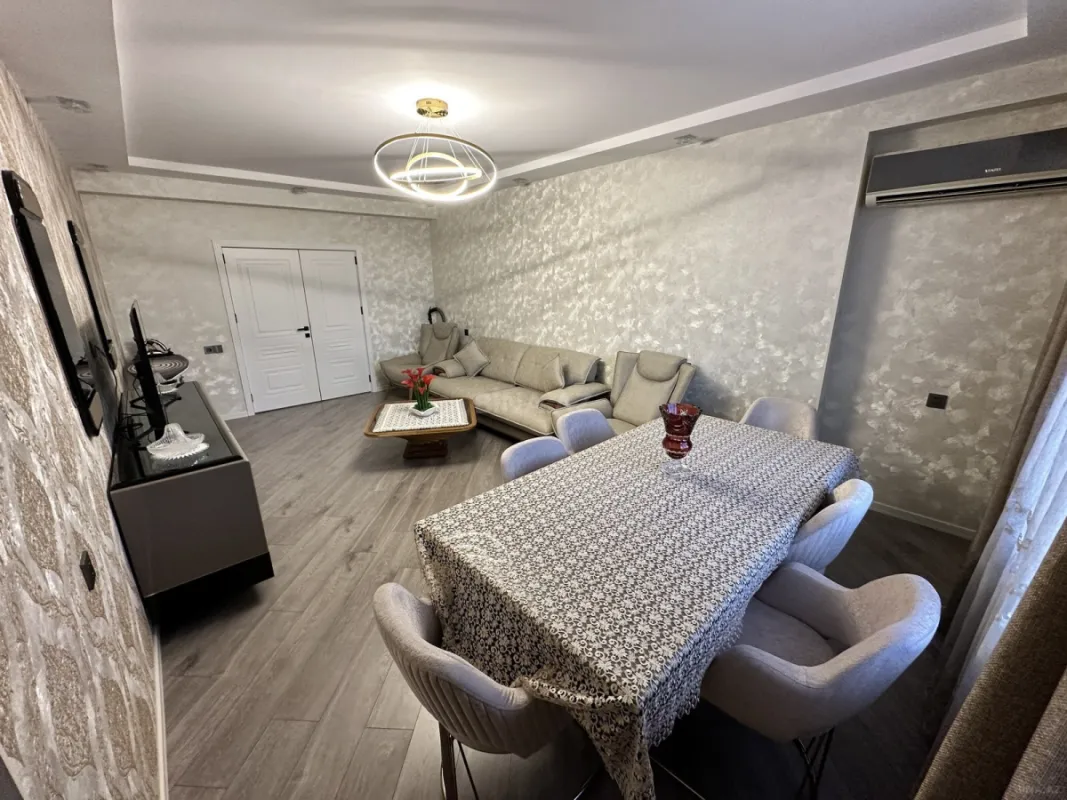 Satılır 2 otaqlı mənzil 93 m²