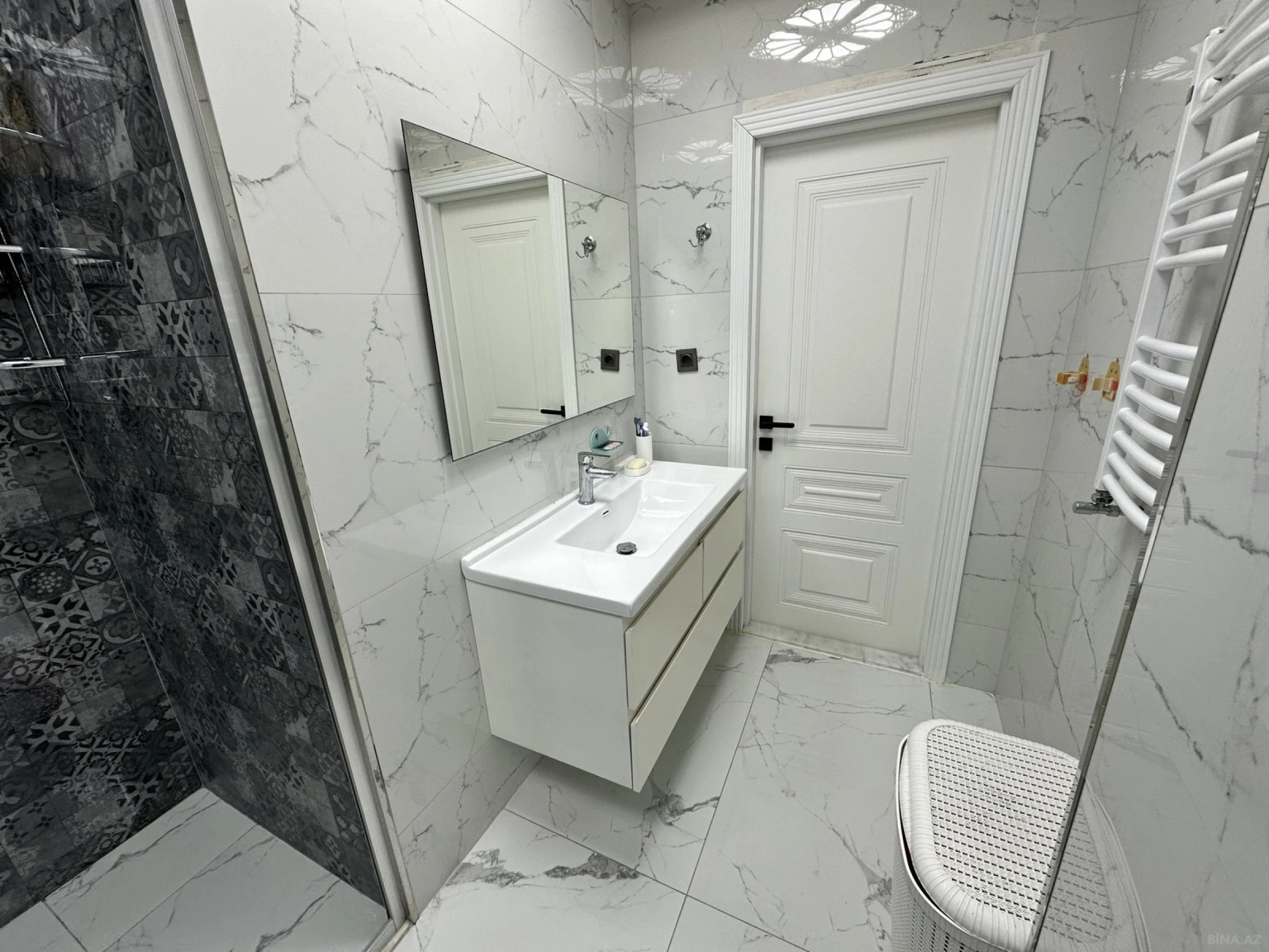 Satılır 2 otaqlı mənzil 93 m²