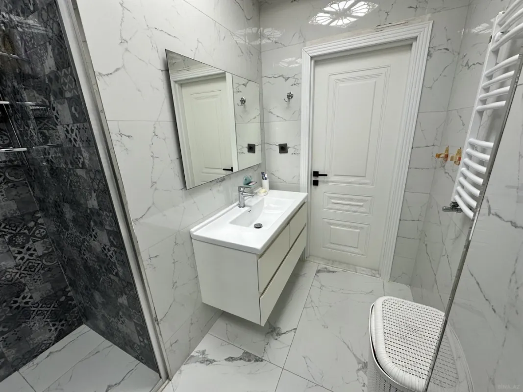 Satılır 2 otaqlı mənzil 93 m²