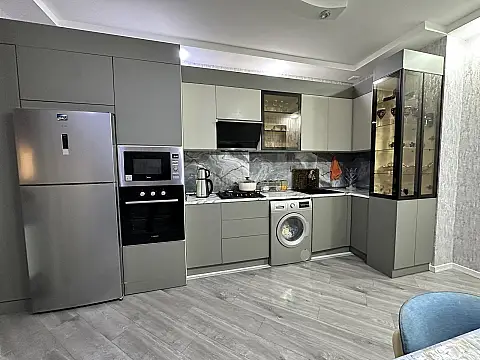 Satılır 2 otaqlı mənzil 93 m²