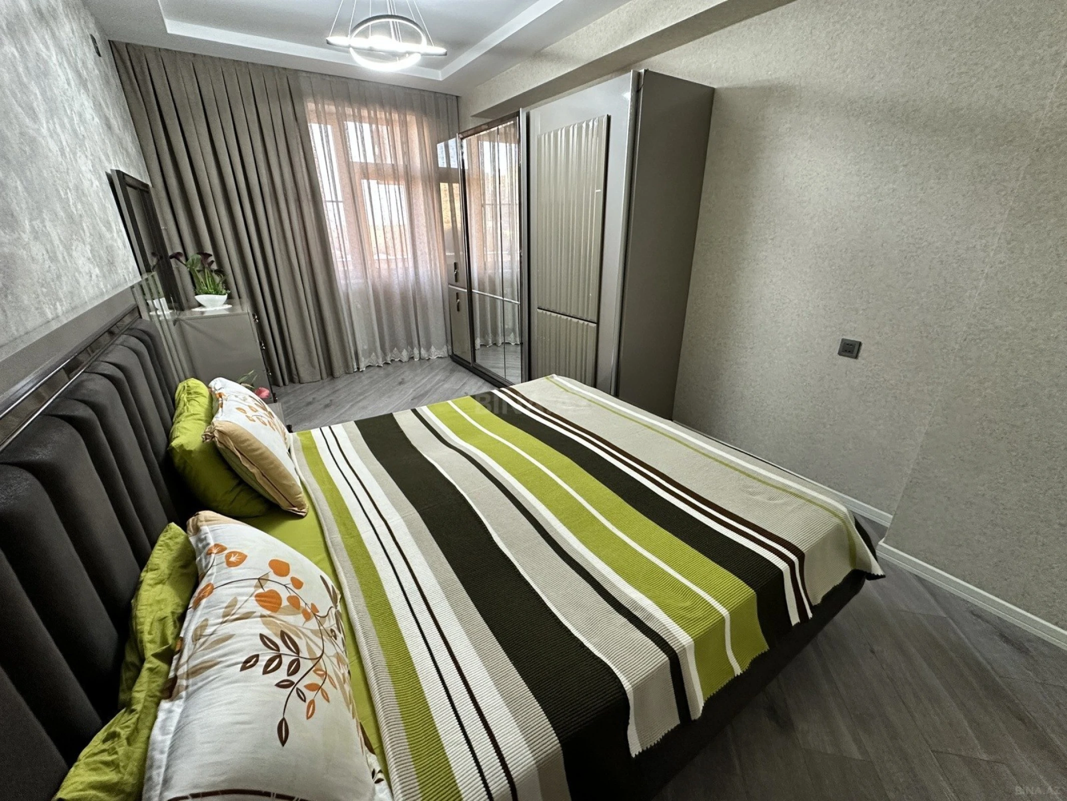 Satılır 2 otaqlı mənzil 93 m²