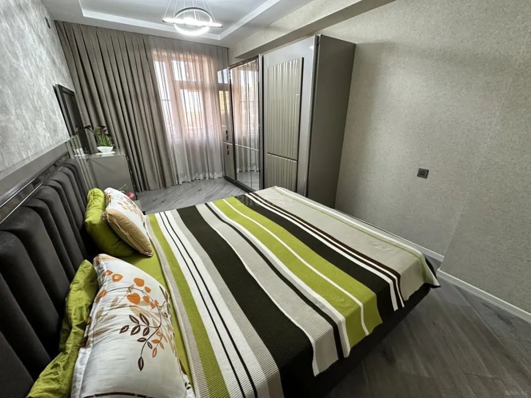 Satılır 2 otaqlı mənzil 93 m²