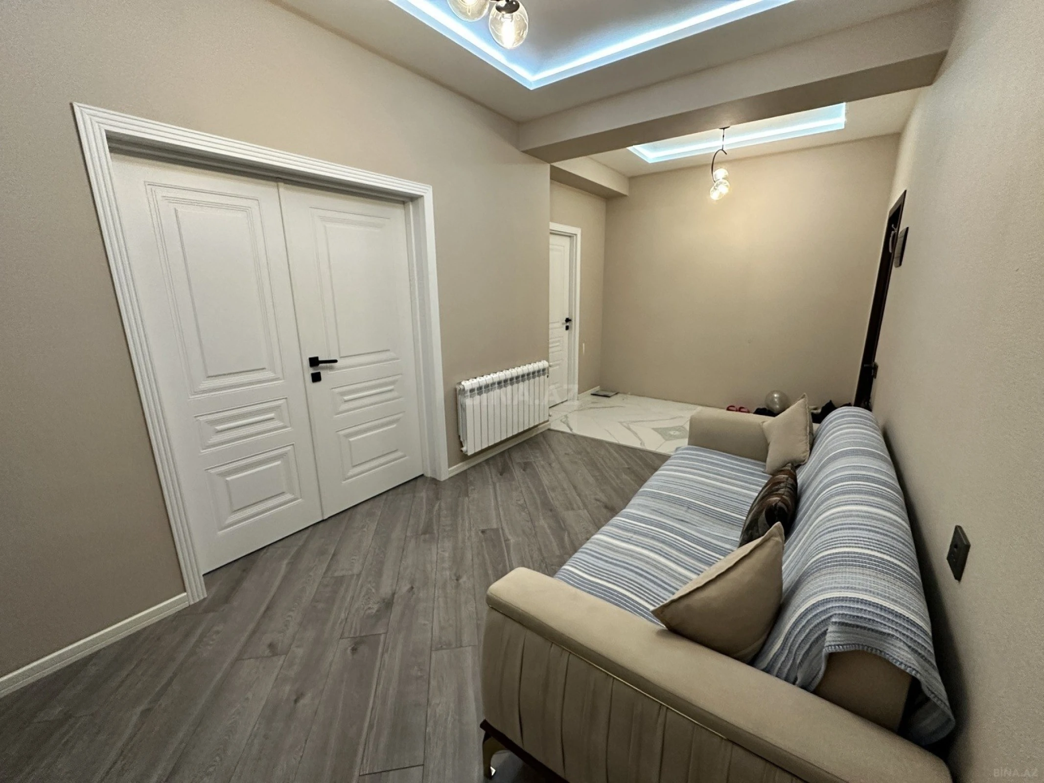Satılır 2 otaqlı mənzil 93 m²