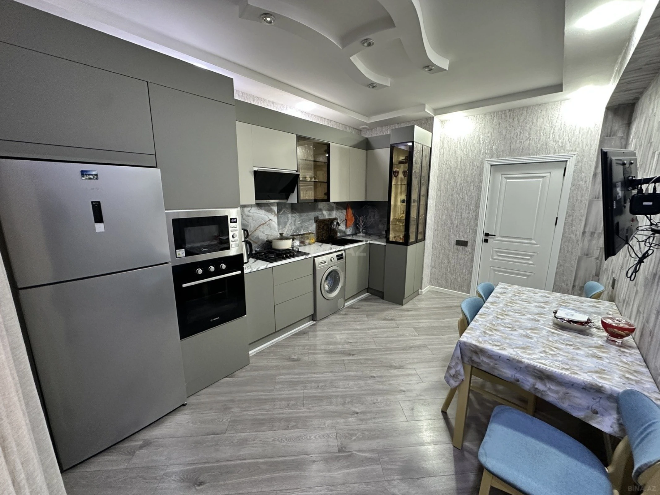 Satılır 2 otaqlı mənzil 93 m²