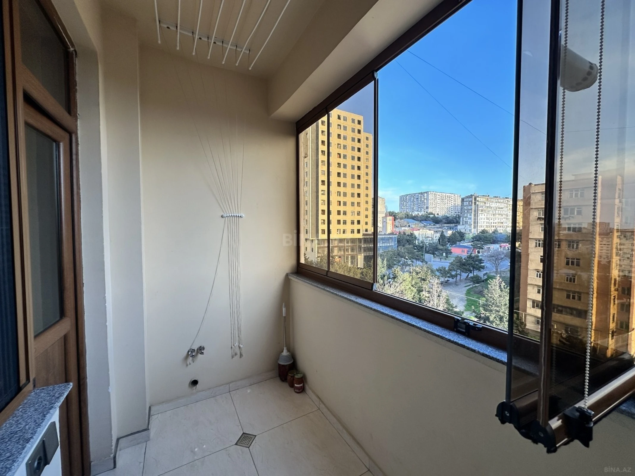 Satılır 2 otaqlı mənzil 93 m²