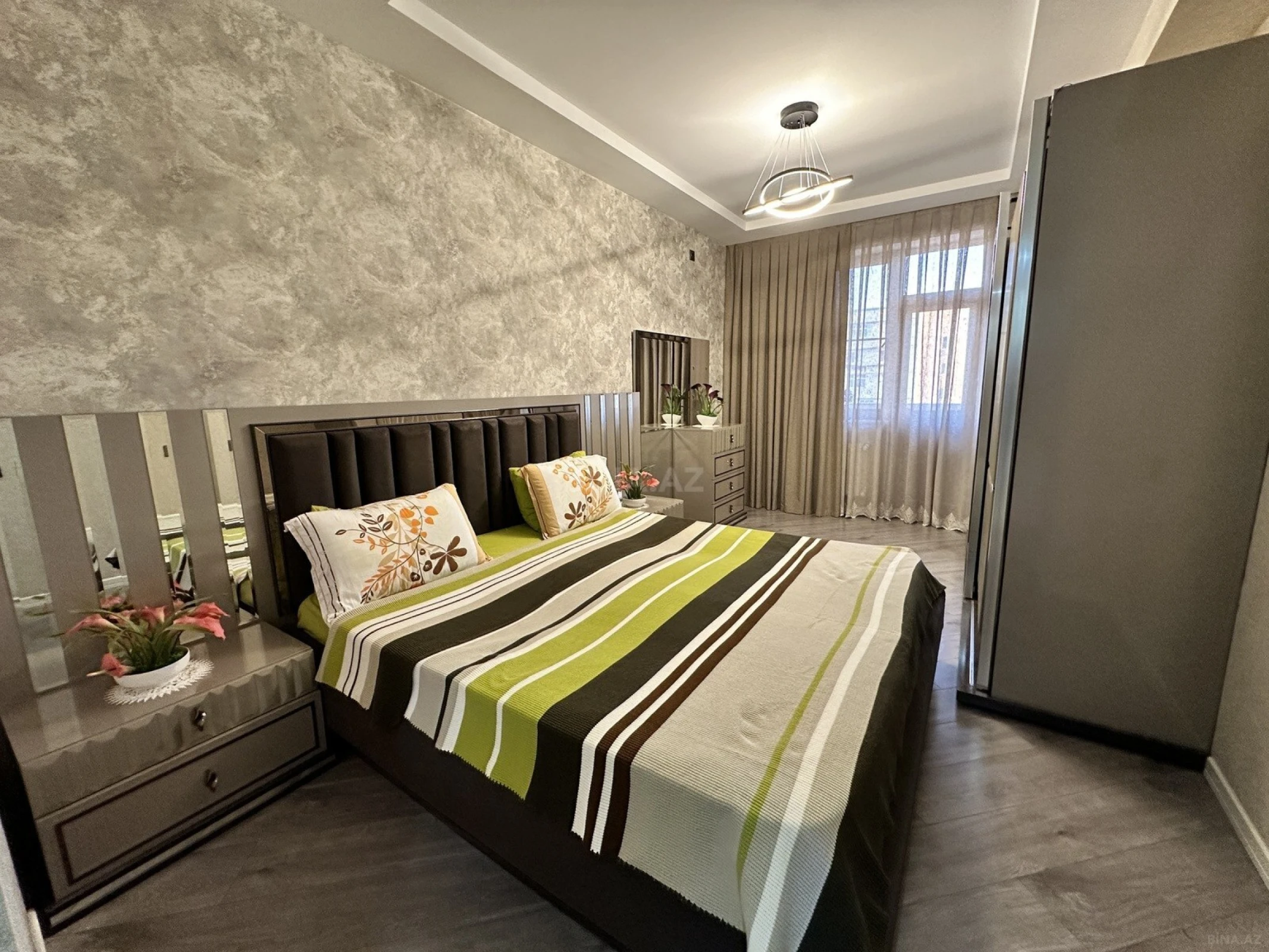 Satılır 2 otaqlı mənzil 93 m²