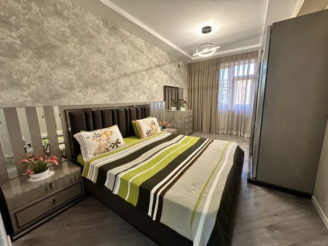 Satılır 2 otaqlı mənzil 93 m²