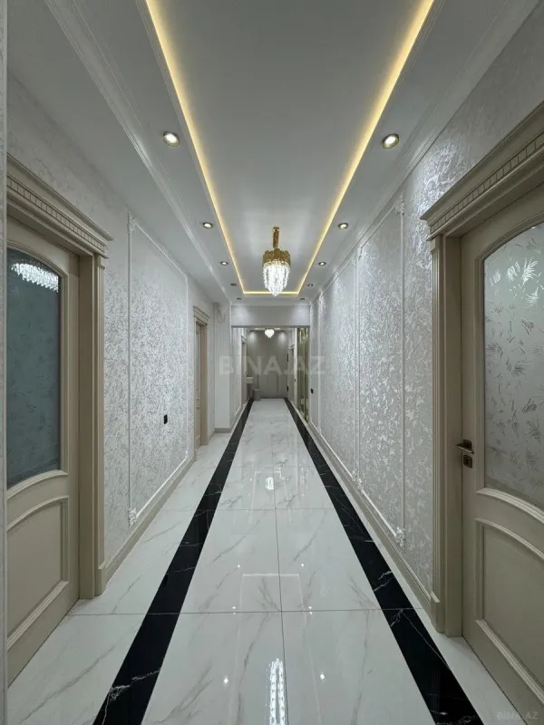 Satılır 4 otaqlı mənzil 240 m²