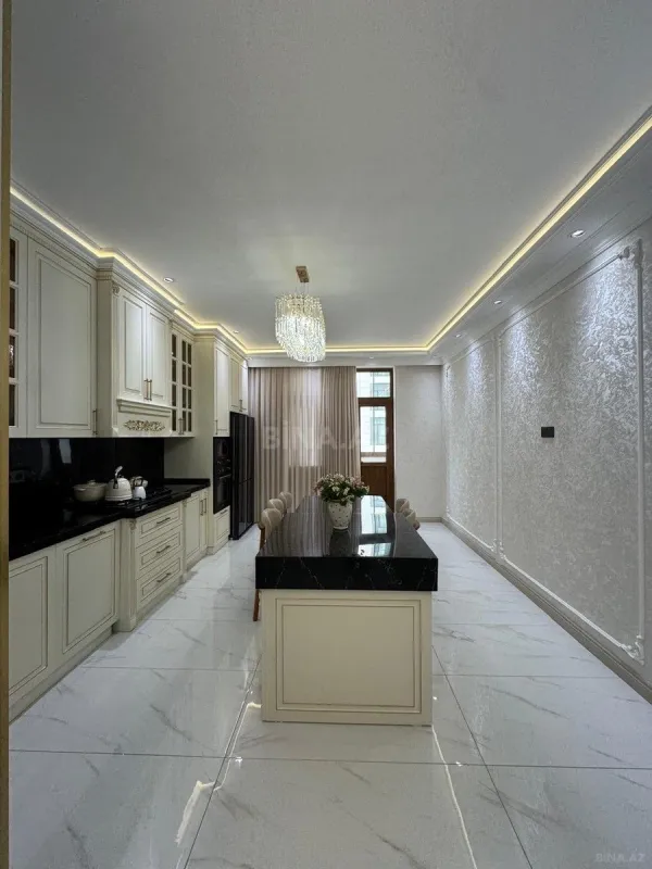 Satılır 4 otaqlı mənzil 240 m²
