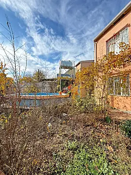 Satılır 5 otaqlı həyət evi 172 m²