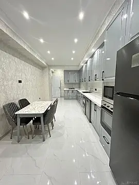 Kirayə verilir 2 otaqlı mənzil 106 m²