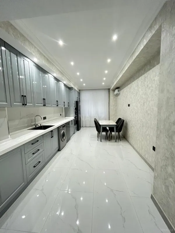 Kirayə verilir 2 otaqlı mənzil 106 m²