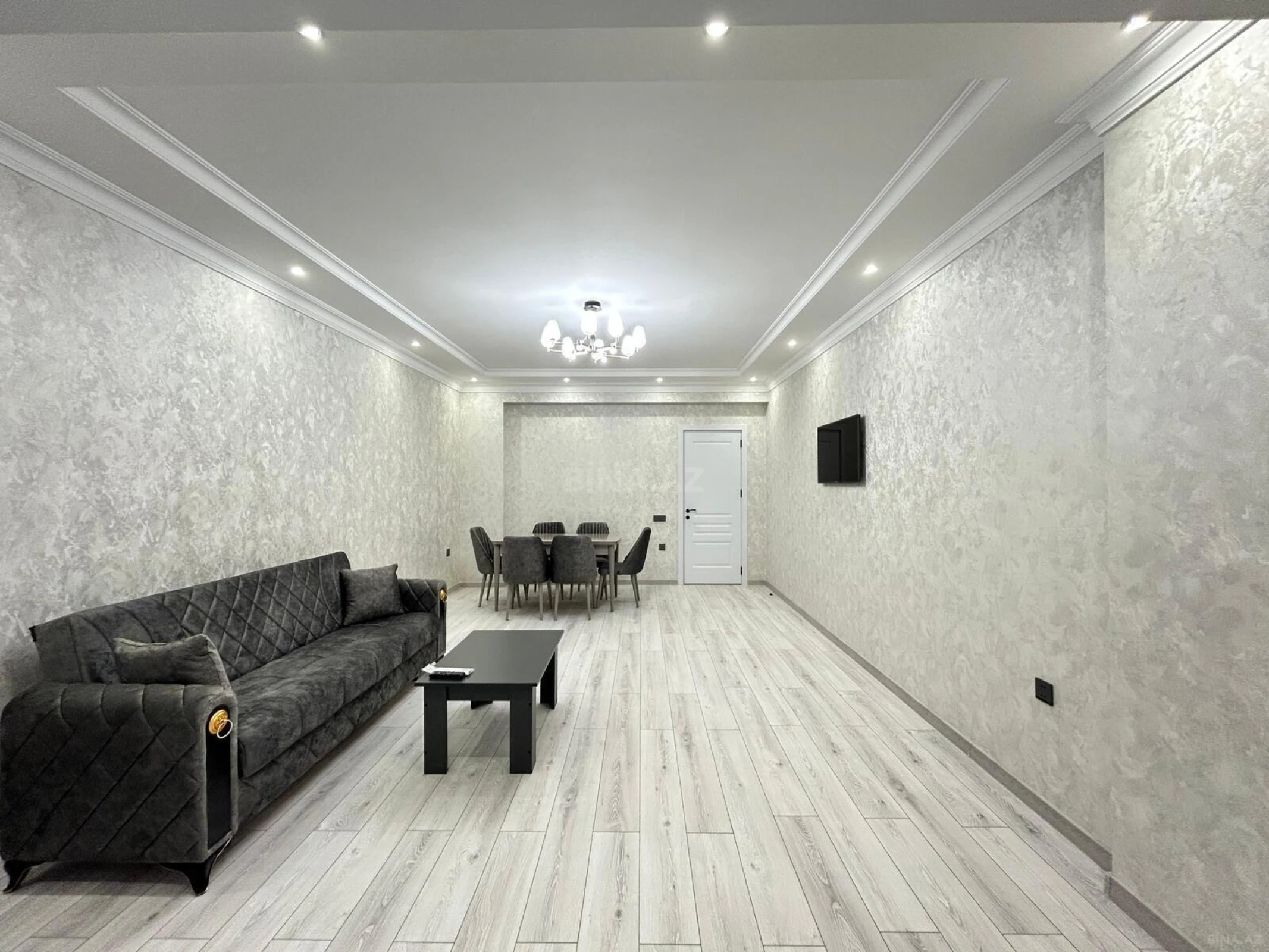Kirayə verilir 2 otaqlı mənzil 106 m²