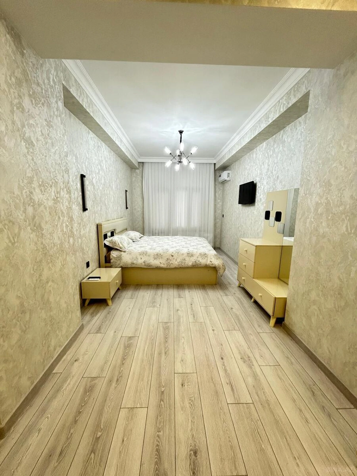 Kirayə verilir 2 otaqlı mənzil 106 m²