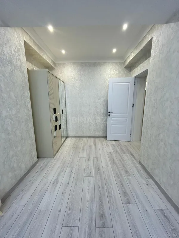 Kirayə verilir 2 otaqlı mənzil 106 m²