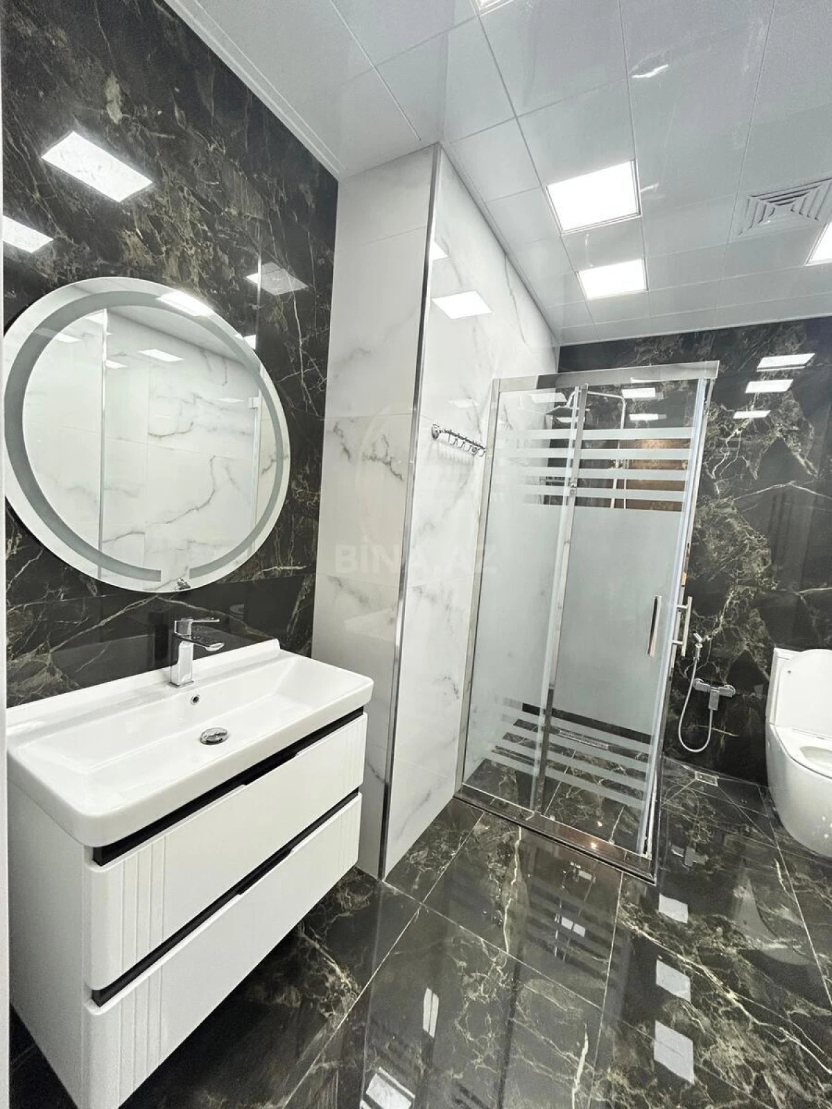 Kirayə verilir 2 otaqlı mənzil 106 m²