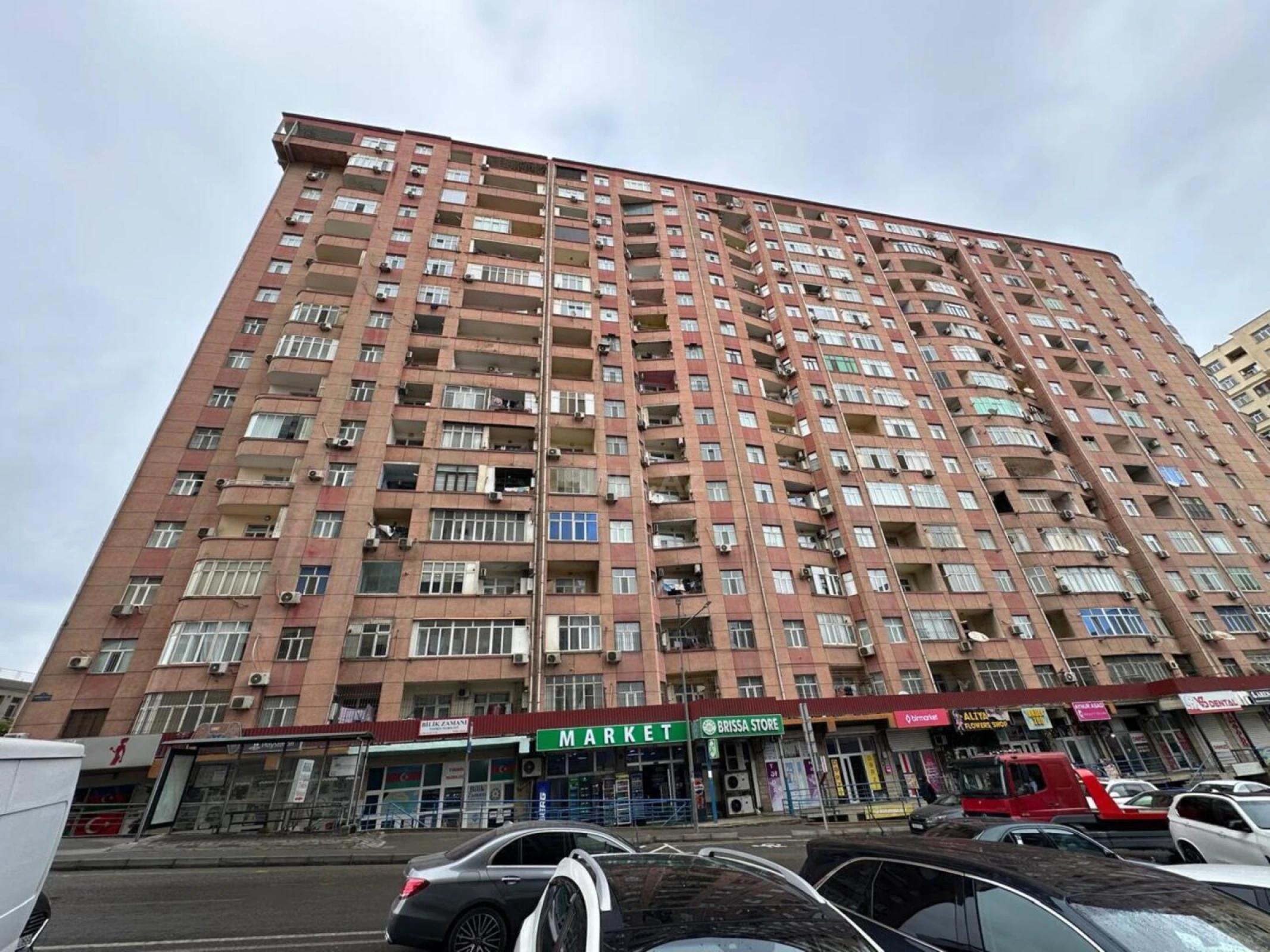 Satılır 3 otaqlı mənzil 95 m²